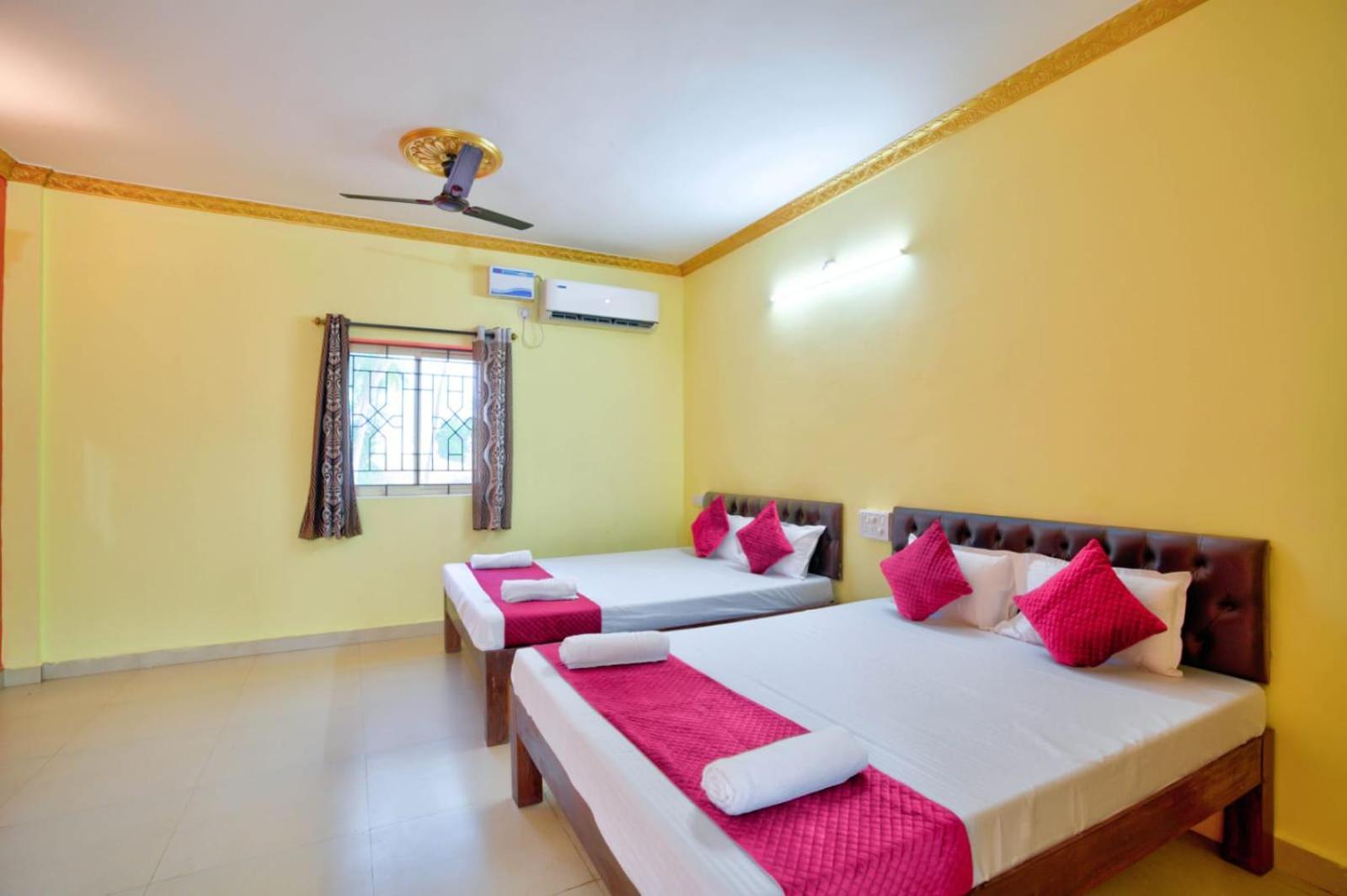 Hotel Savita Calangute Oda fotoğraf