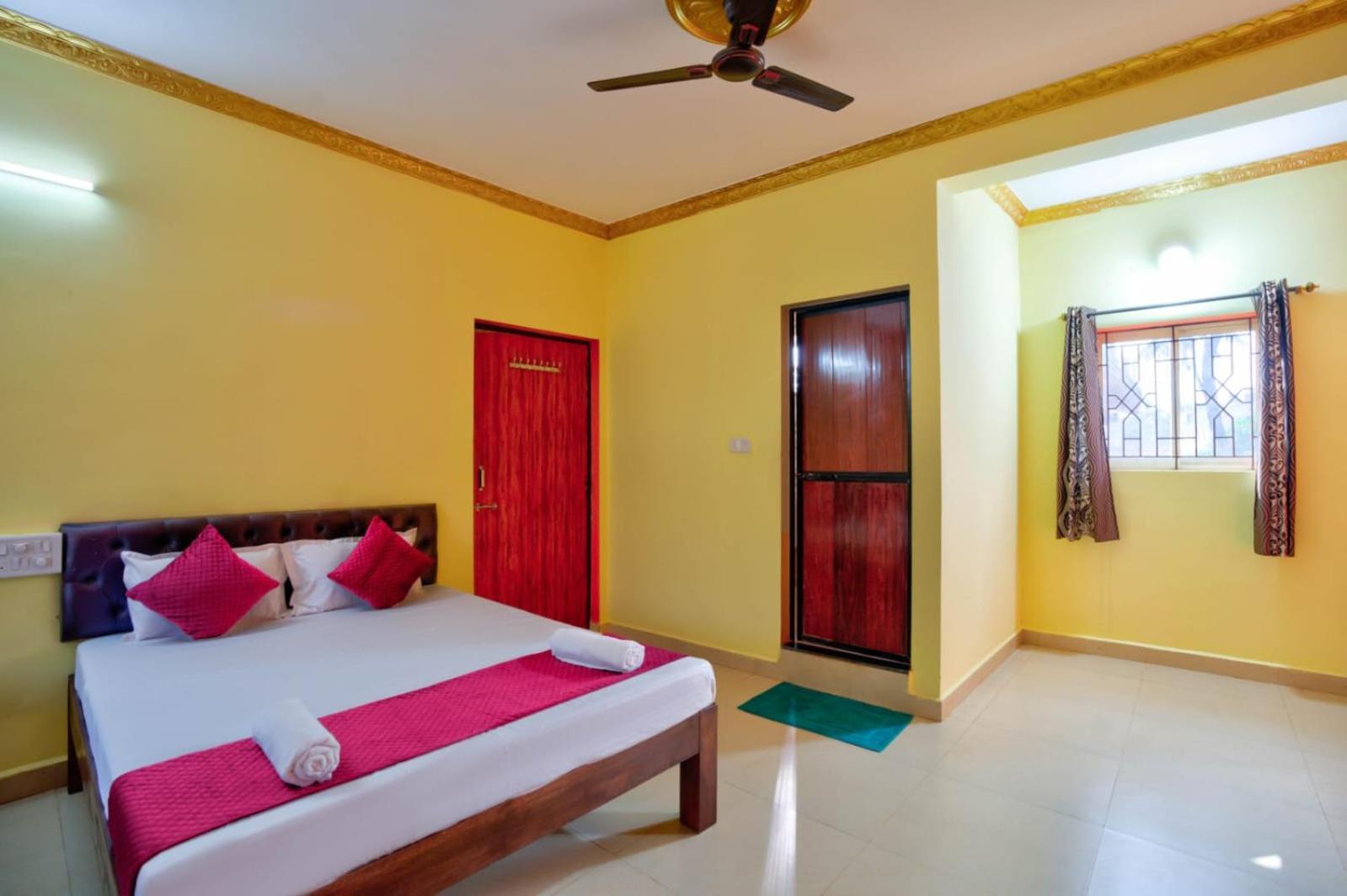 Hotel Savita Calangute Oda fotoğraf