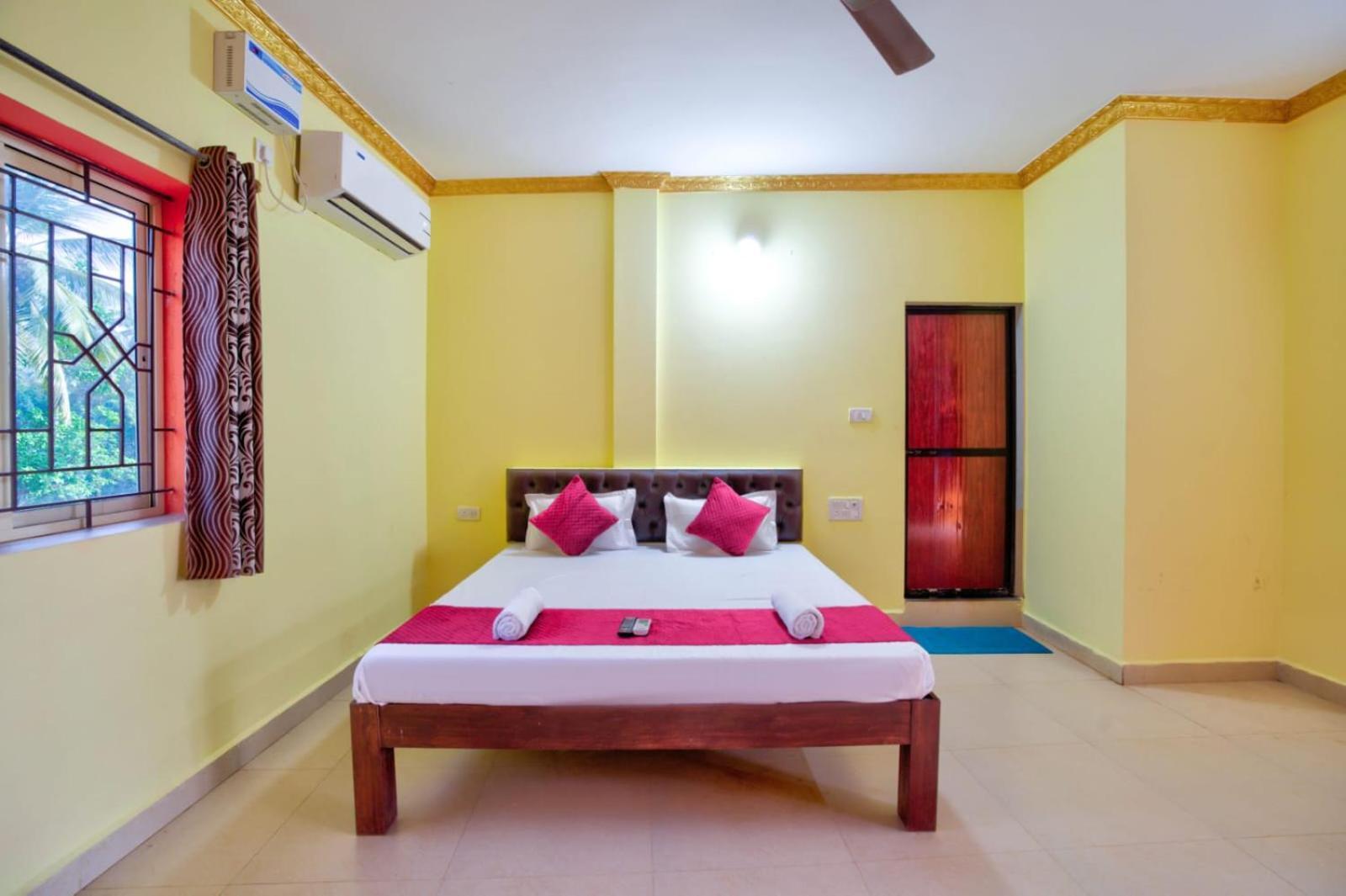Hotel Savita Calangute Oda fotoğraf